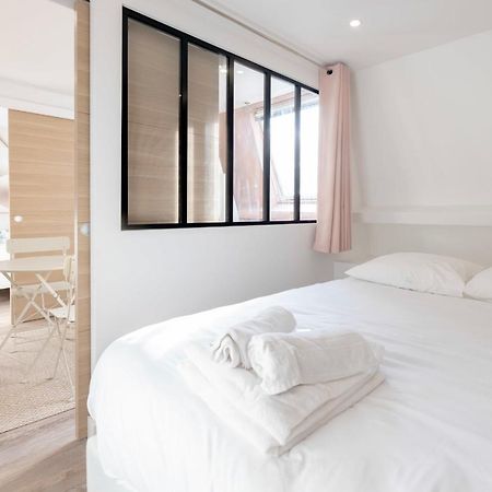 Amazing Apartment Under The Roof In Paris 8Th Bagian luar foto