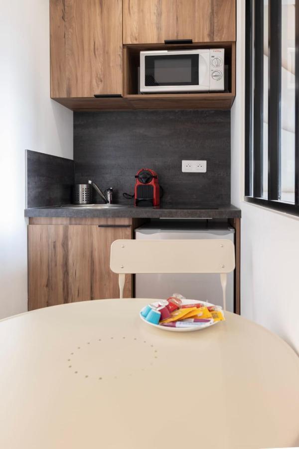 Amazing Apartment Under The Roof In Paris 8Th Bagian luar foto